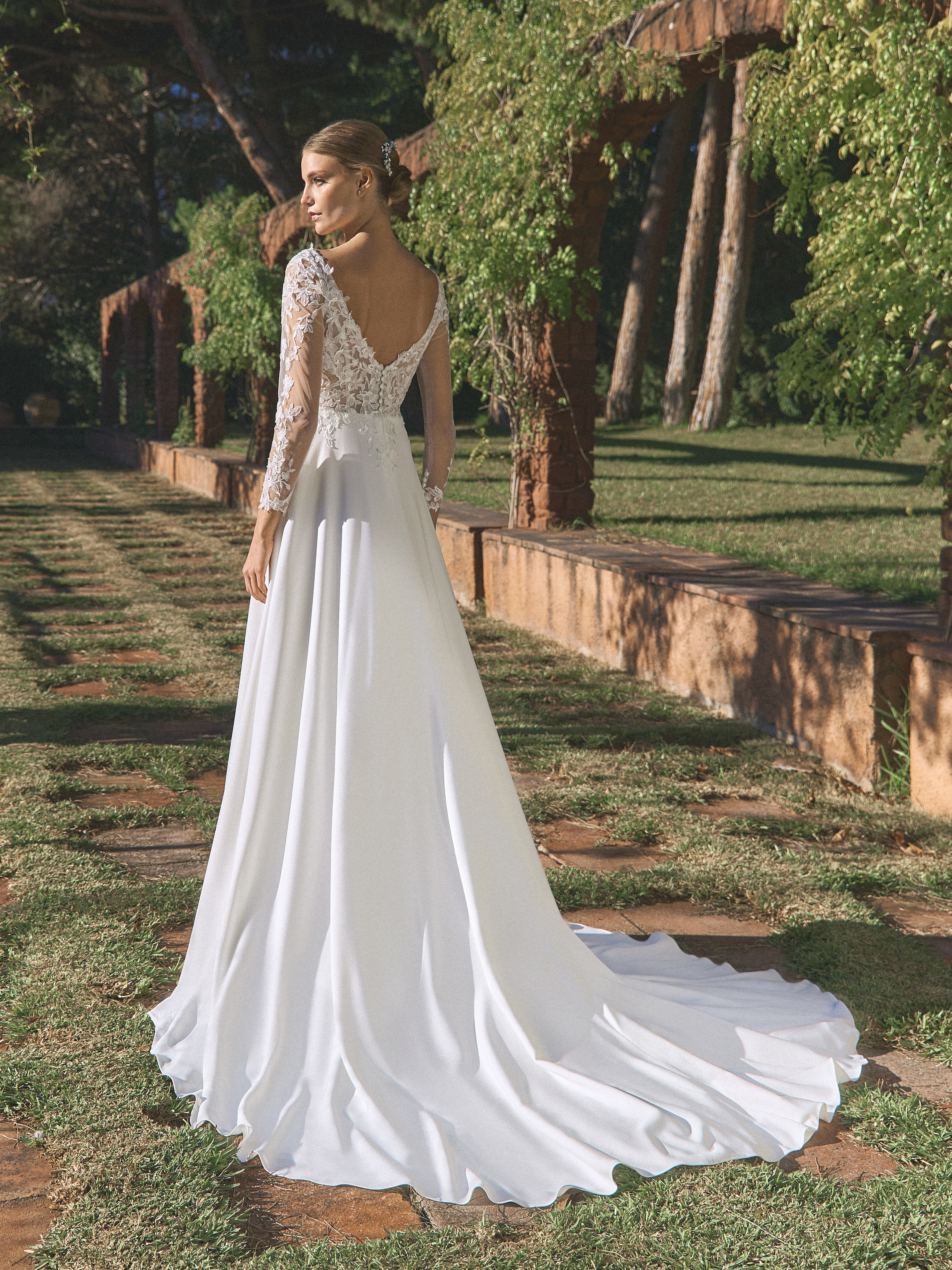 robe de mariée fluide white one pronovias